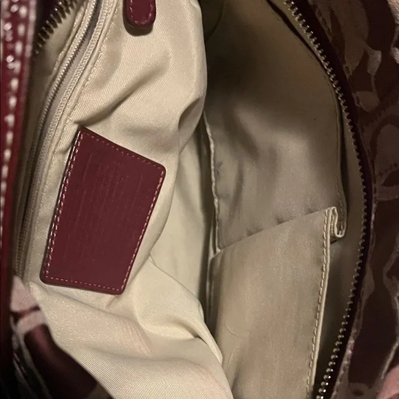 Coach Signature Shoulder Bag in mauve and Brown - Picture 3 of 5